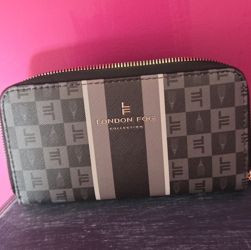 London Fog Black and Gray Checkered Wallet